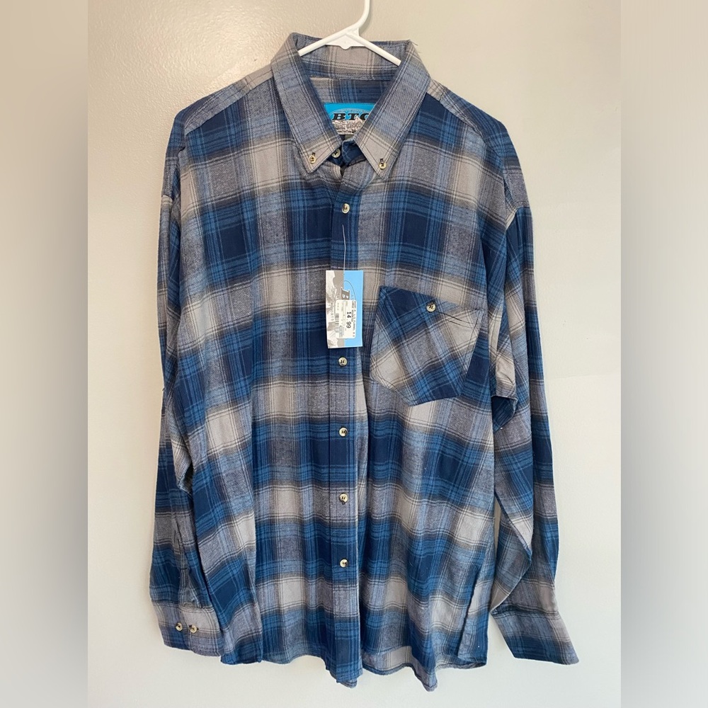 BTC men’s blue and grey flannel NWT size large.